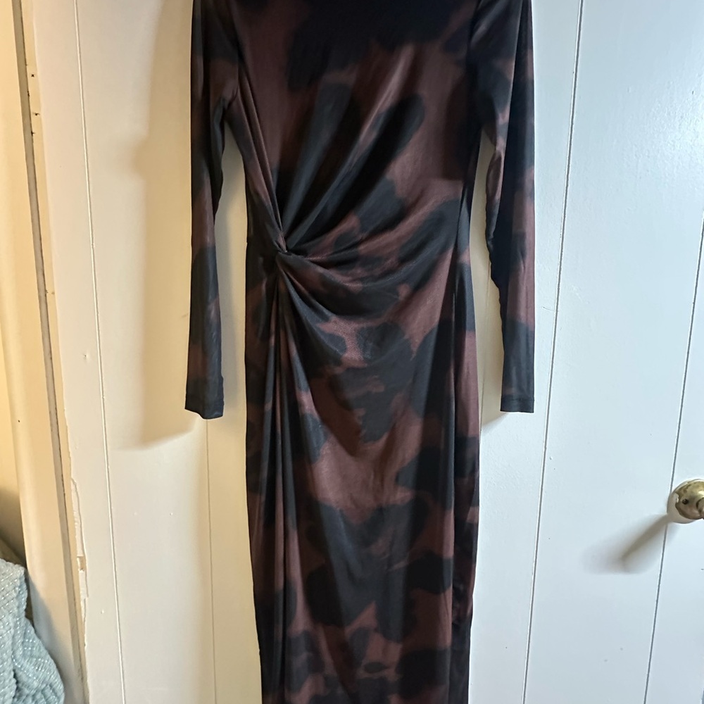 KENNETH COLE - Maxi Bodycon Dress with Ruched Detail and Long Sleeves